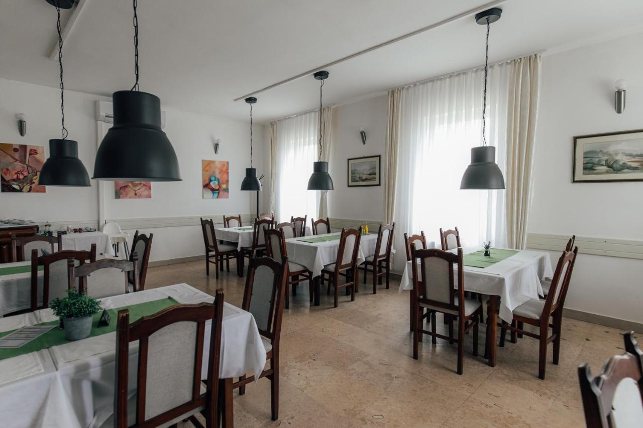 Restoran I Sobe Savic Bed & Breakfast Krnjak Exterior photo