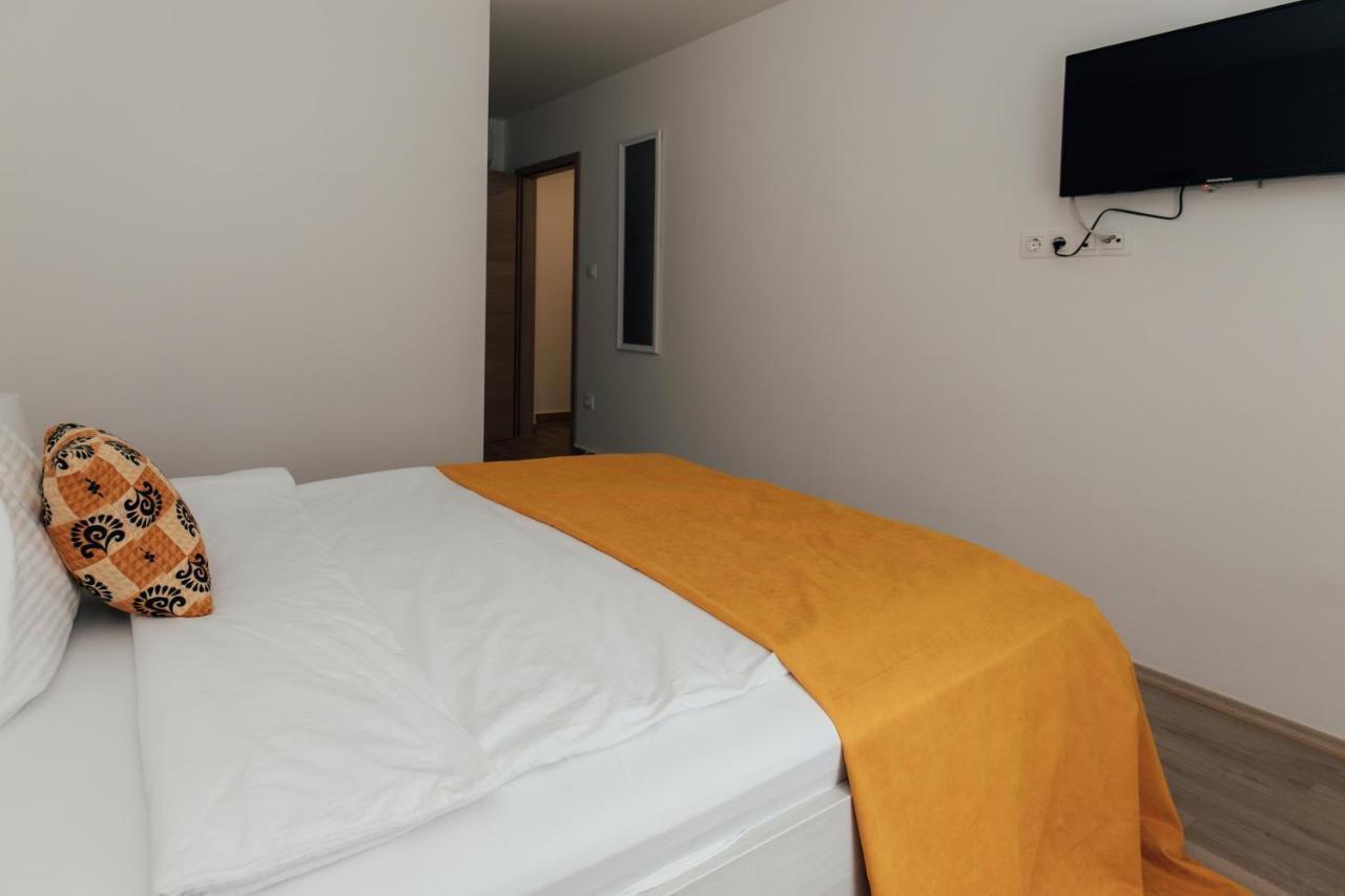 Restoran I Sobe Savic Bed & Breakfast Krnjak Exterior photo