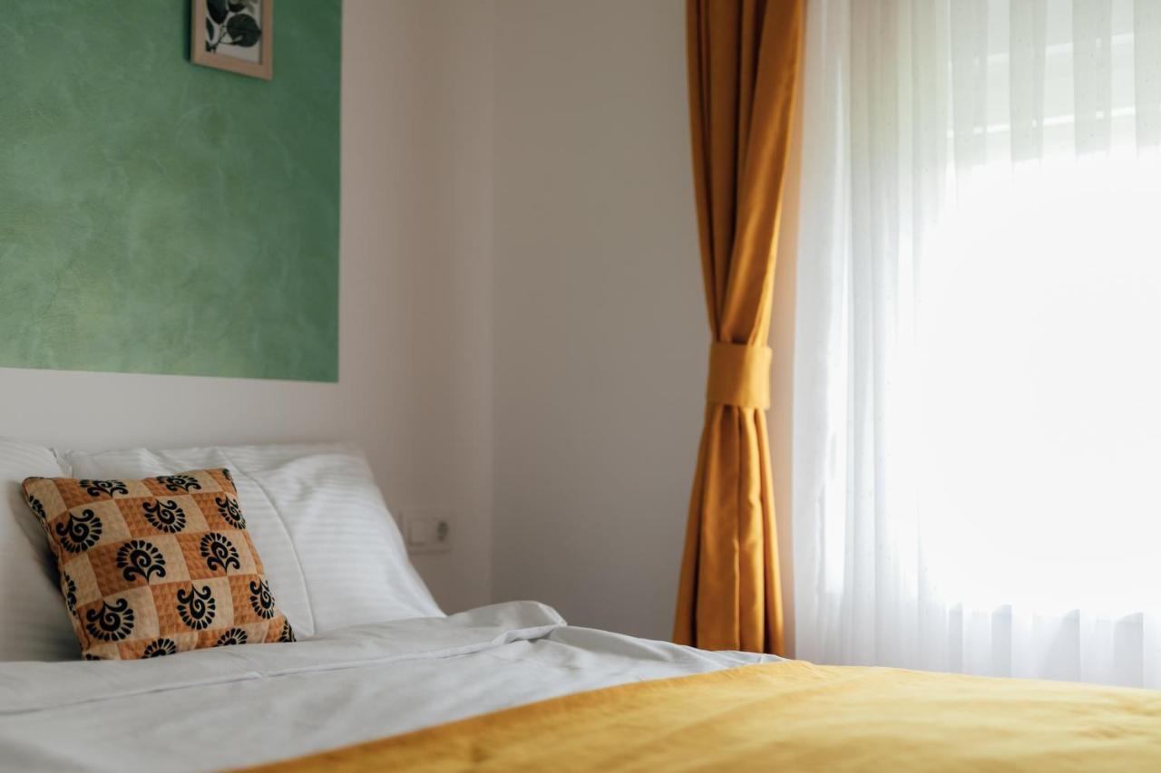 Restoran I Sobe Savic Bed & Breakfast Krnjak Exterior photo