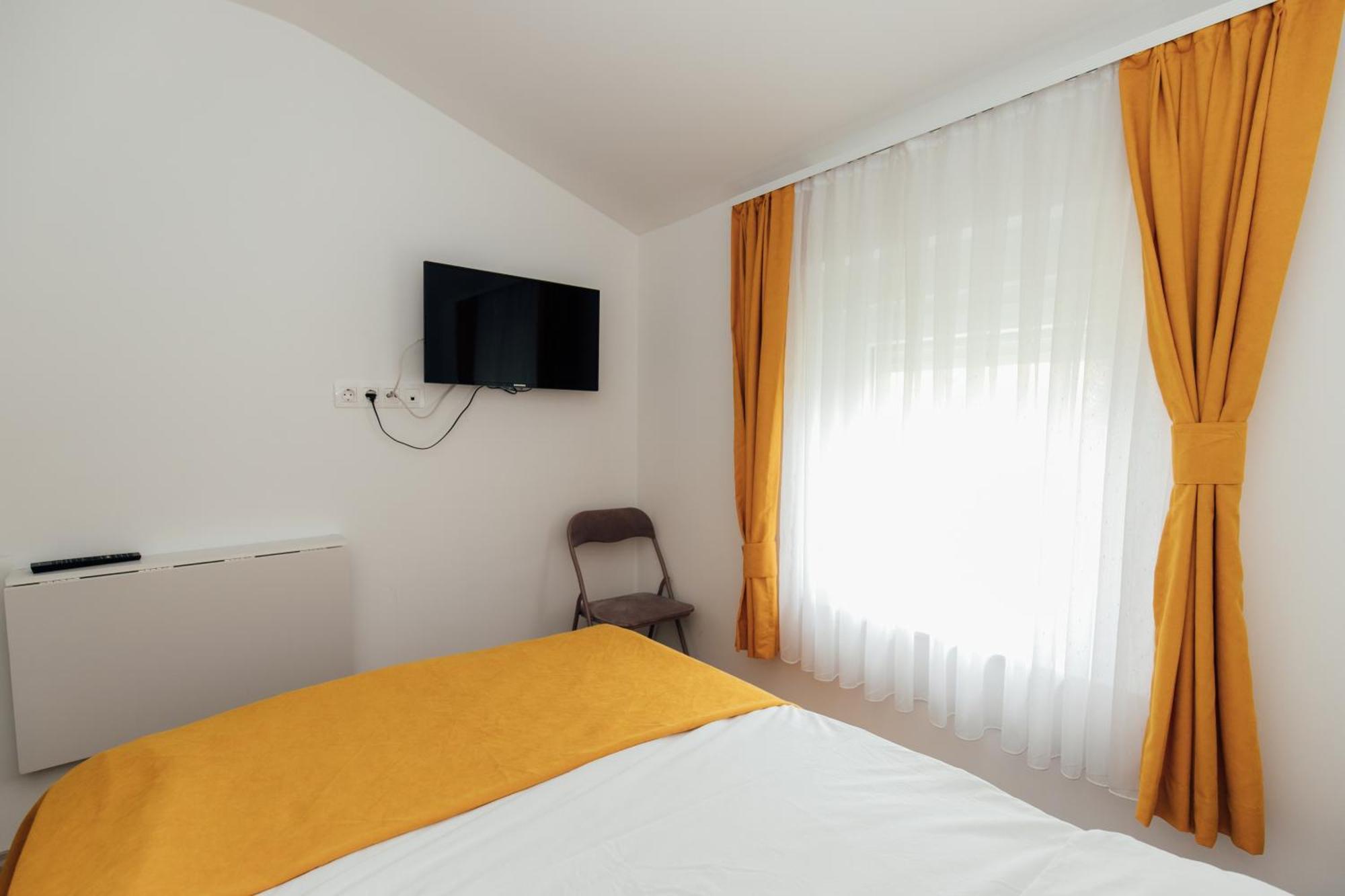 Restoran I Sobe Savic Bed & Breakfast Krnjak Exterior photo