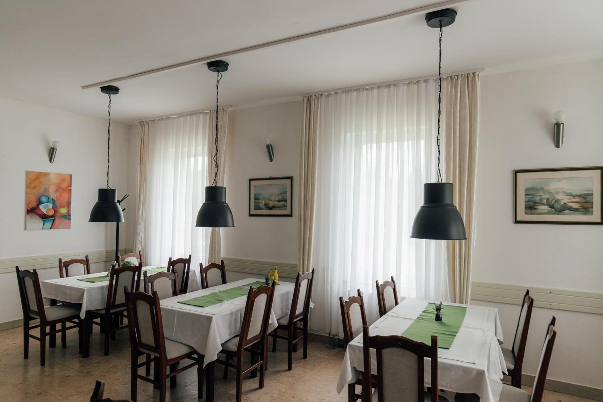 Restoran I Sobe Savic Bed & Breakfast Krnjak Exterior photo